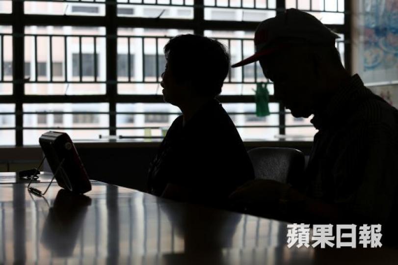 ■筆者稱香港基層醫療發展未成熟,醫院提供的家居紓緩照顧服務成本高昂,難令病人留在家中走完人生旅程。資料圖片 ■筆者稱香港基層醫療發展未成熟,醫院提供的家居紓緩照顧服務成本高昂,難令病人留在家中走完人生旅程。資料圖片
