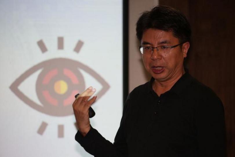 ■丘鈦的企業管治做得不錯,兩次暴跌急升前都見唔到有春江鴨先行一步。圖為丘鈦主席何寧寧。資料圖片 ■丘鈦的企業管治做得不錯,兩次暴跌急升前都見唔到有春江鴨先行一步。圖為丘鈦主席何寧寧。資料圖片