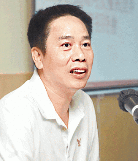 ■冼師傅噚日開記招,揚言要同鄧清河決一死戰。 ■冼師傅噚日開記招,揚言要同鄧清河決一死戰。