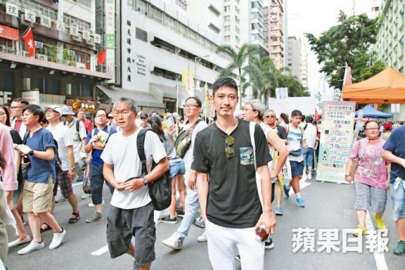 ■王宗堯是圈中少有敢於發聲的藝人,今年7.1,一如以往,上街遊行。■2013年陳偉霆北上拍《古劍奇譚》爆紅,從此被封國民老公。 ■王宗堯是圈中少有敢於發聲的藝人,今年7.1,一如以往,上街遊行。■2013年陳偉霆北上拍《古劍奇譚》爆紅,從此被封國民老公。