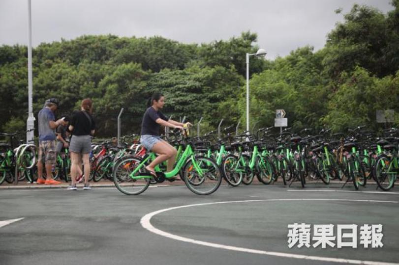 ■「共享單車」的做法是平台本身有一大堆單車供用戶租用,這不過是「租單車」,何來共享?資料圖片 ■「共享單車」的做法是平台本身有一大堆單車供用戶租用,這不過是「租單車」,何來共享?資料圖片
