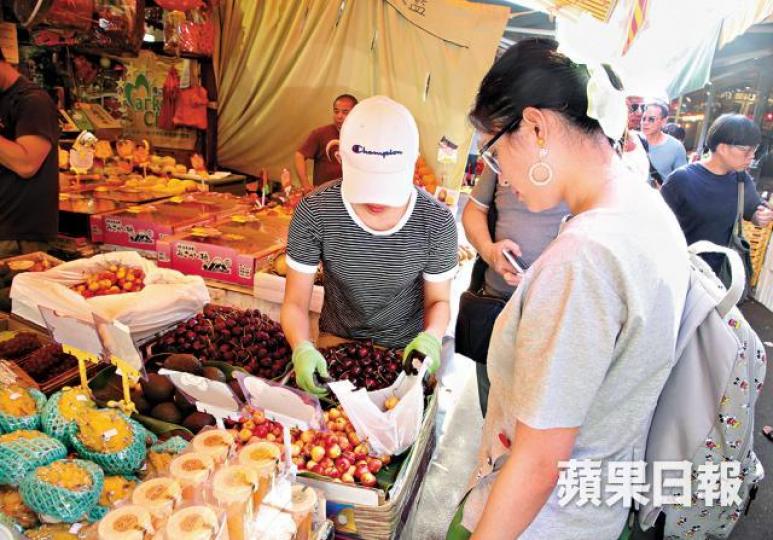 ■果欄多檔都以優惠價格出售美國車厘子。 ■果欄多檔都以優惠價格出售美國車厘子。
