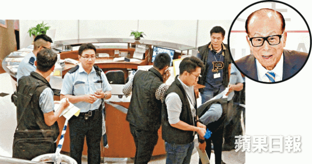 ■新城電台昨接獲收件人為李嘉誠(圓圖)的粉末信,警員到場調查。梁澤岡攝 ■新城電台昨接獲收件人為李嘉誠(圓圖)的粉末信,警員到場調查。梁澤岡攝