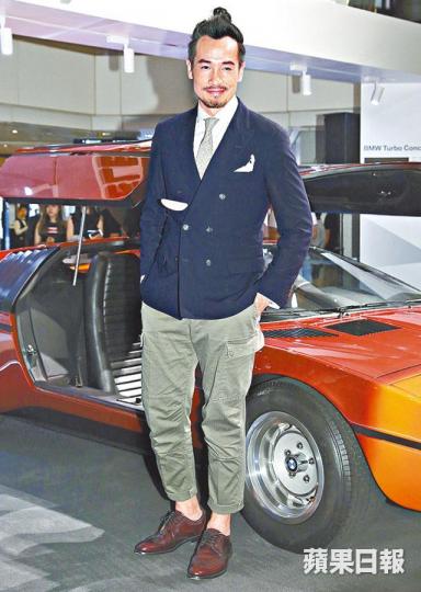 ■陳豪昨日表示為家人,所以很早以前已換了部七人車。■陳豪昨日在活動中抽中新車款的閃卡,表現興奮。■湯鎮業孖仔湯君慈(右)、湯君耀與湛琪清昨日亦有現身支持。 ■陳豪昨日表示為家人,所以很早以前已換了部七人車。■陳豪昨日在活動中抽中新車款的閃卡,表現興奮。■湯鎮業孖仔湯君慈(右)、湯君耀與湛琪清昨日亦有現身支持。