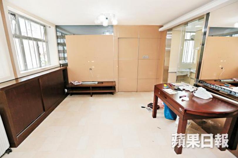 ■與「千萬居屋王」同座的低層A室三房戶,客廳寬敞。黃耀興攝 ■與「千萬居屋王」同座的低層A室三房戶,客廳寬敞。黃耀興攝