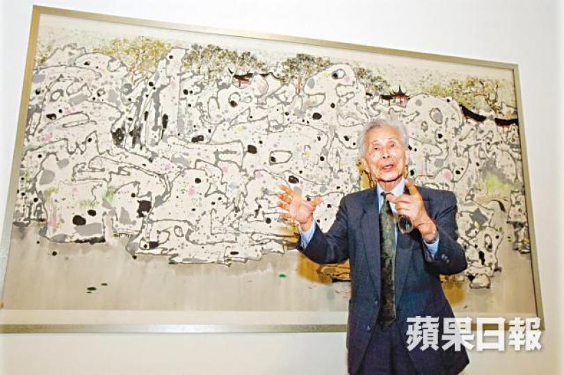 ■吳冠中與港淵源深厚,2002年在尖沙嘴藝術館出席其畫展開幕禮。■《香港夜景》是吳冠中專程在港停留一個月而創作出的嘗試性作品。■吳冠中兒子吳可雨(右二)2014年曾捐父親畫作予香港藝術館,由現任香港藝術館館長司徒元傑(右)促成。 ■吳冠中與港淵源深厚,2002年在尖沙嘴藝術館出席其畫展開幕禮。■《香港夜景》是吳冠中專程在港停留一個月而創作出的嘗試性作品。■吳冠中兒子吳可雨(右二)2014年曾捐父親畫作予香港藝術館,由現任香港藝術館館長司徒元傑(右)促成。