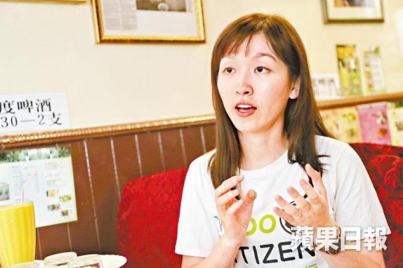■黃靜虹冀把社企實戰經驗帶入政府,輔助政策施行,「希望唔好傾完就算」。許頌明攝■斯里蘭卡南亞裔遺孤雖面對苦難仍臉帶笑容,令黃靜虹留下深刻印象。受訪者提供圖片■透過導賞團,黃靜虹帶中、小學生探訪少數族裔食店和士多,透過交流消除雙方誤解並互相認識。 ■黃靜虹冀把社企實戰經驗帶入政府,輔助政策施行,「希望唔好傾完就算」。許頌明攝■斯里蘭卡南亞裔遺孤雖面對苦難仍臉帶笑容,令黃靜虹留下深刻印象。受訪者提供圖片■透過導賞團,黃靜虹帶中、小學生探訪少數族裔食店和士多,透過交流消除雙方誤解並互相認識。