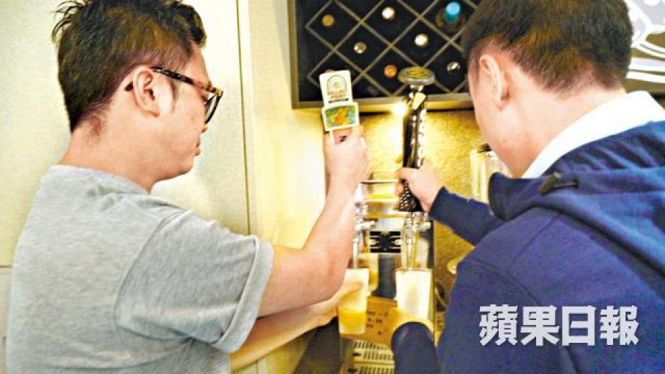 ■Vyond有提供手工啤酒予同事,可以「邊飲邊做」。資料圖片 ■Vyond有提供手工啤酒予同事,可以「邊飲邊做」。資料圖片