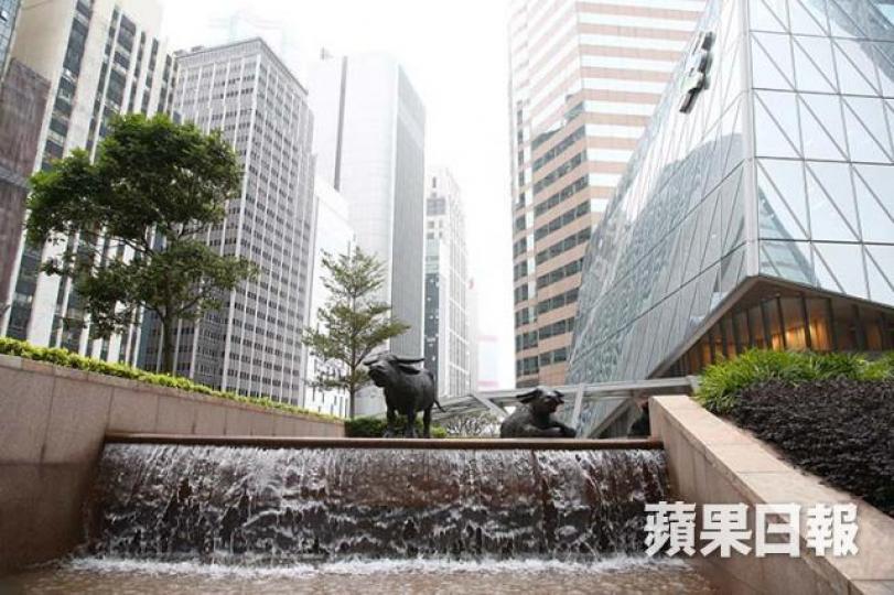 ■大市一個月內四次下試28000點關口,最終仍能守於其上收市,可見28000是最重要的支持關卡。資料圖片 ■大市一個月內四次下試28000點關口,最終仍能守於其上收市,可見28000是最重要的支持關卡。資料圖片