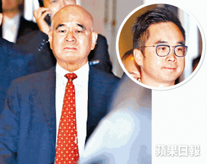 ■同兒子鄭志剛(圓圖)齊齊現身股東會嘅純官,講嘢中氣十足。 ■同兒子鄭志剛(圓圖)齊齊現身股東會嘅純官,講嘢中氣十足。