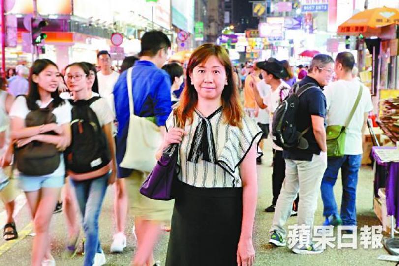 ■林慧思仍希望在菜街尚在倒數之時,香港人能多行一步,扭轉命運。■林慧思不滿警方處理法輪功與青關會衝突手法,與警理論。 ■林慧思仍希望在菜街尚在倒數之時,香港人能多行一步,扭轉命運。■林慧思不滿警方處理法輪功與青關會衝突手法,與警理論。