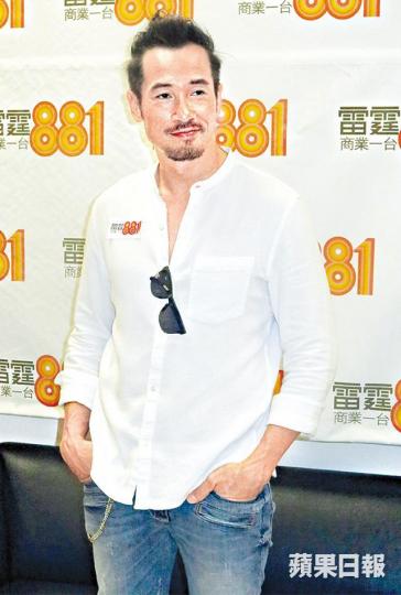 ■陳豪笑說人在江湖，所以未能陪老婆及三個子女返加拿大。