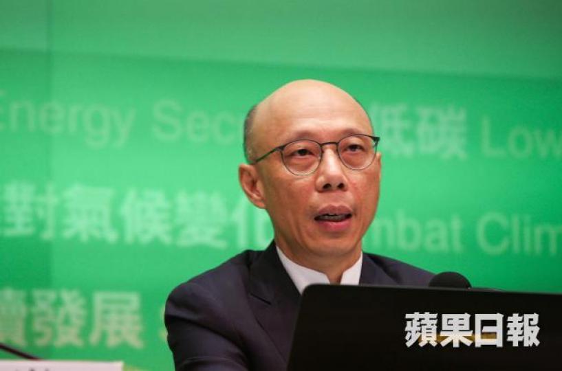 ■環境局長黃錦星表示,在新政策下商戶必須為顧客免費回收舊電器。 ■環境局長黃錦星表示,在新政策下商戶必須為顧客免費回收舊電器。
