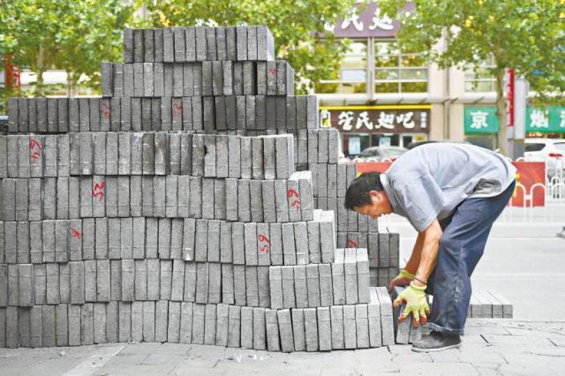 ■內地計劃投入更多資金用作基建開支,並放寬地方政府借貸。 ■內地計劃投入更多資金用作基建開支,並放寬地方政府借貸。