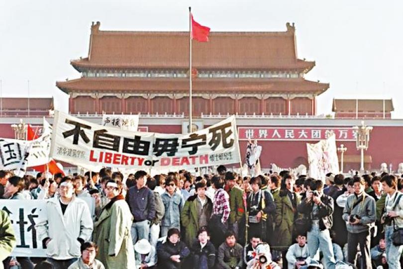■萬言書要求當局明年為六四平反。■許章潤指習近平修憲取消主席任期是倒行逆施。