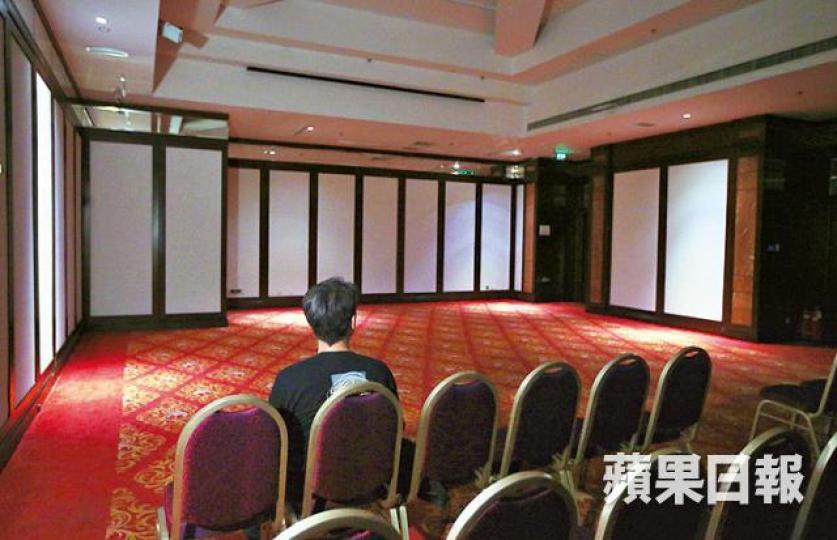 ■重回發佈會現場,姜輝形容酒店有如煉獄。 ■重回發佈會現場,姜輝形容酒店有如煉獄。
