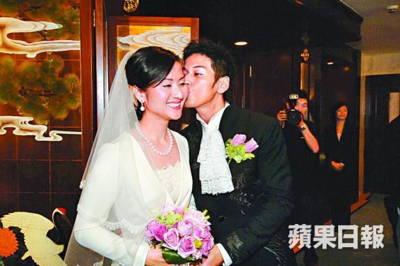 ■周亦卿女兒周蕙蕙與無綫藝員吳家樂於2006年結婚。 ■周亦卿女兒周蕙蕙與無綫藝員吳家樂於2006年結婚。