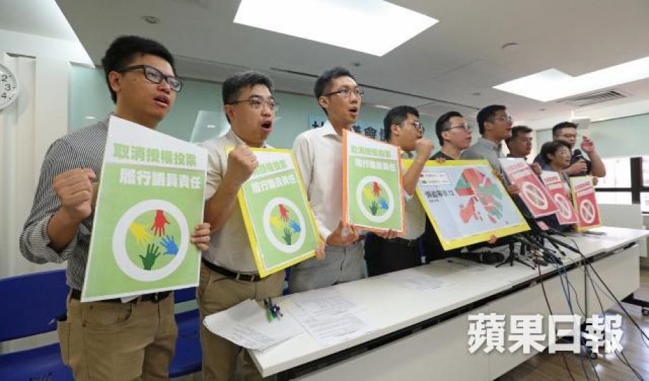 ■民主派區議員發起聯署，要求民政署消全港18區的授權票，杜絕議會懶蟲。張志華攝
