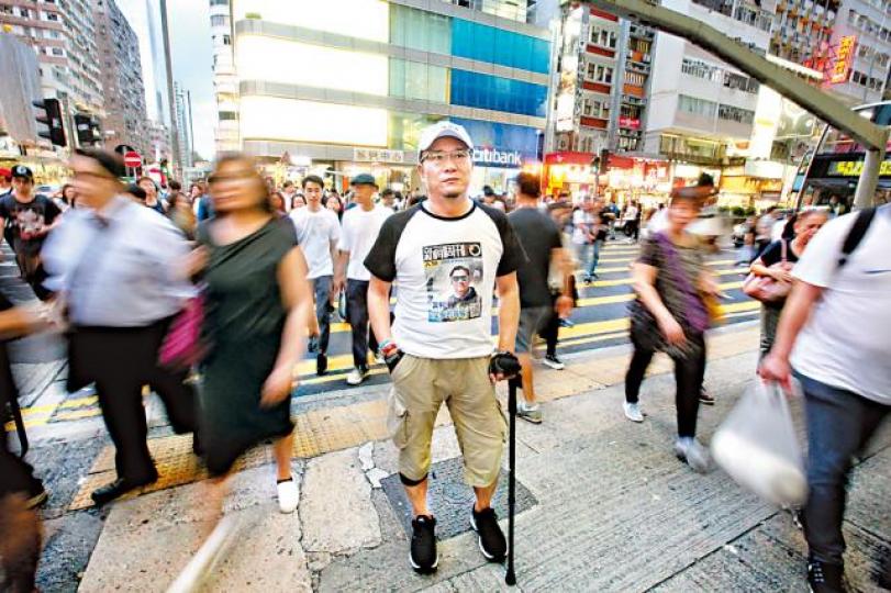 ■郭利向雅士利索償。
■郭利向雅士利索償。
