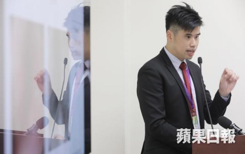■葉瀚智表示,病人若能及早診斷出早期的消化道癌症,可經內鏡手術作治療。王心義攝 ■葉瀚智表示,病人若能及早診斷出早期的消化道癌症,可經內鏡手術作治療。王心義攝