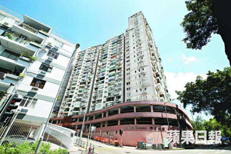 ■何志中向公司註冊處申報居住在瑞士花園。謝榮耀攝■何志平遭美國還柙超過8個月。資料圖片 ■何志中向公司註冊處申報居住在瑞士花園。謝榮耀攝■何志平遭美國還柙超過8個月。資料圖片