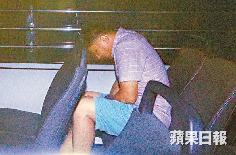 ■被告黃宏軍昨由囚車押走。張志華攝