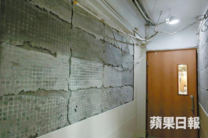■有牆身磁磚位置現時仍露出石屎。何頴賢攝 ■有牆身磁磚位置現時仍露出石屎。何頴賢攝