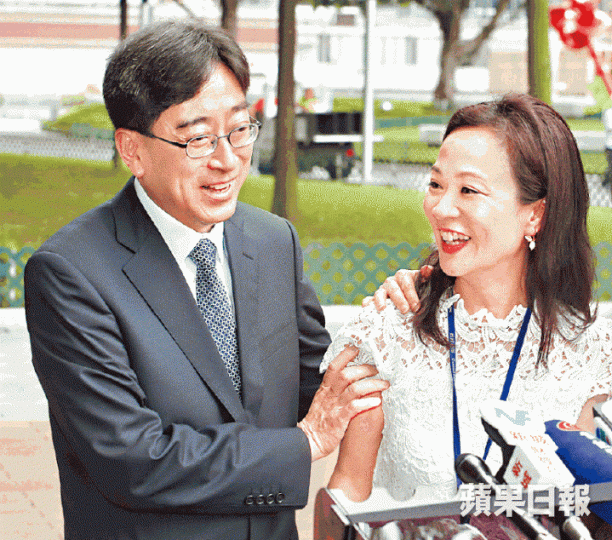 ■高永文形容過去5年與陳凱欣(右)並肩作戰,陳則表示未決定是否出戰補選。資料圖片 ■高永文形容過去5年與陳凱欣(右)並肩作戰,陳則表示未決定是否出戰補選。資料圖片