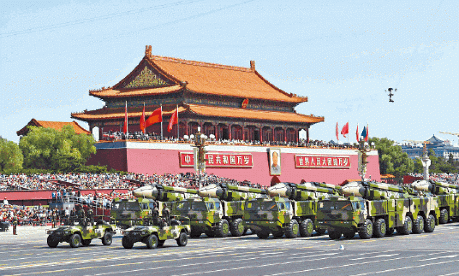 ■有指習與軍方角力，圖為天安門舉行閱兵。　