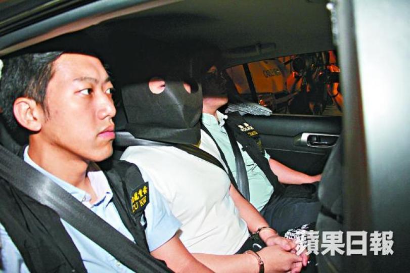 ■尖沙嘴鐘錶珠寶行劫案，其中3名香港疑犯早前於深圳落網，昨午由深圳公安移交香港警方。