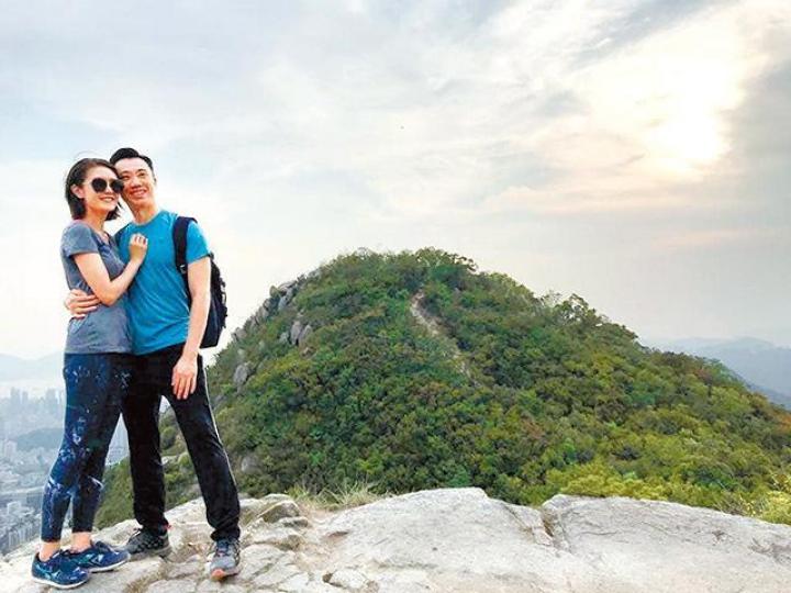 ■一向愛得低調的陳庭欣昨突然在Ig高調放閃,貼出與男友Benny的行山照。 ■一向愛得低調的陳庭欣昨突然在Ig高調放閃,貼出與男友Benny的行山照。