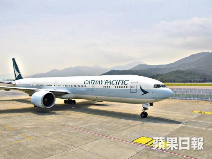 ■國泰增加座位令乘客更擠迫，服務質素被指每況愈下。