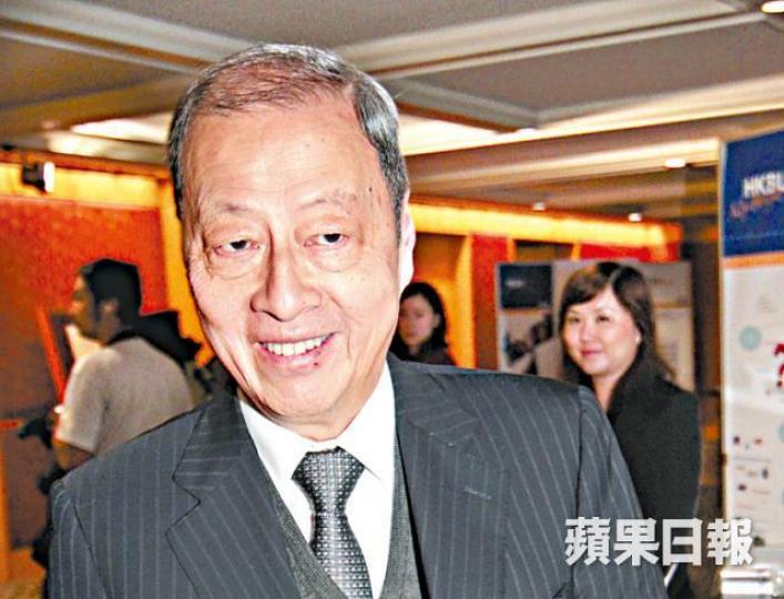 周亦卿（1935-2018）■周亦卿昨日設靈，各界致送的花牌放滿殯儀館外的英皇道。何頴賢攝