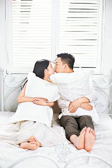 ■賤男拋妻與情人同寢共眠。■遭狠夫拋棄一度自殺的女網友。
