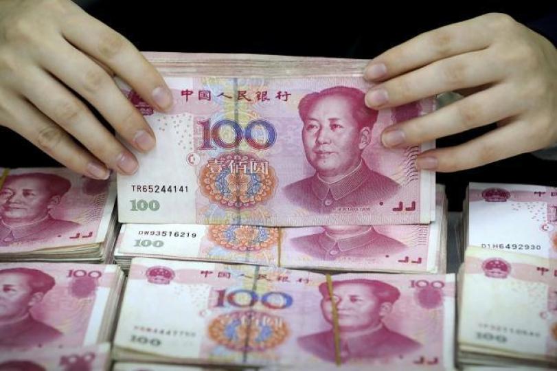■阿爺突然出招挾人仔,但相信結果只會是挾完再落。 資料圖片 ■阿爺突然出招挾人仔,但相信結果只會是挾完再落。 資料圖片