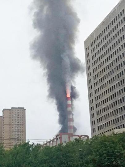 ■西安爆炸現場冒起濃煙直沖半空。