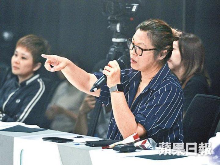 ■花姐因為惡死而於節目中較參賽者先出位。 ■花姐因為惡死而於節目中較參賽者先出位。