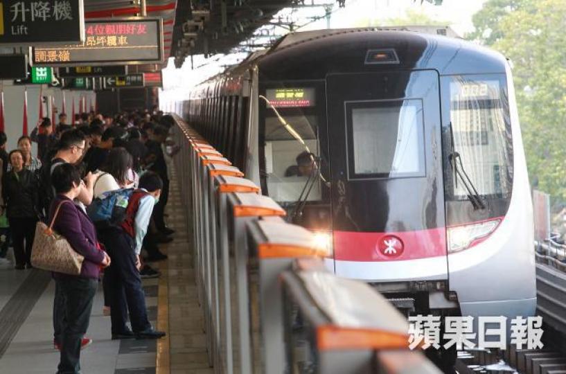■政府要重建港人信心,就係將政府持有嘅75.19%港鐵股份全數派畀香港人。 資料圖片 ■政府要重建港人信心,就係將政府持有嘅75.19%港鐵股份全數派畀香港人。 資料圖片