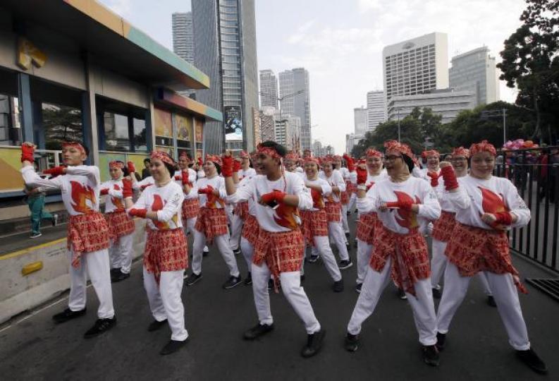 ■印尼首都耶加達的民眾前日大跳傳統舞蹈Poco Poco Dance，為亞運會宣傳造勢。美聯社