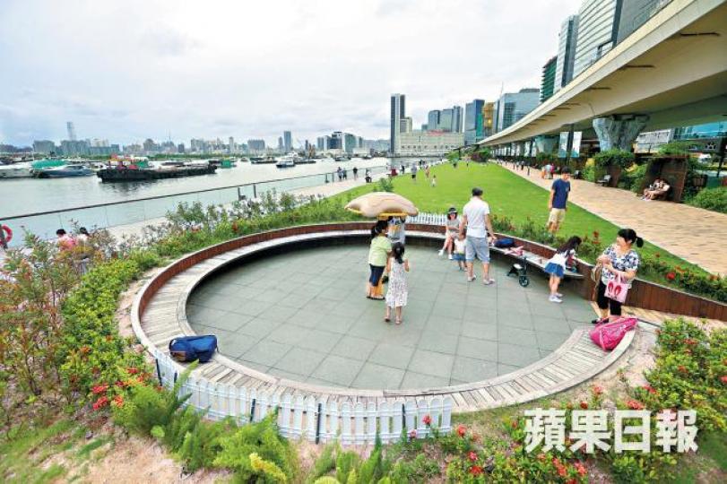 ■觀塘海濱公園現為該區居民消閒好去處。 ■觀塘海濱公園現為該區居民消閒好去處。