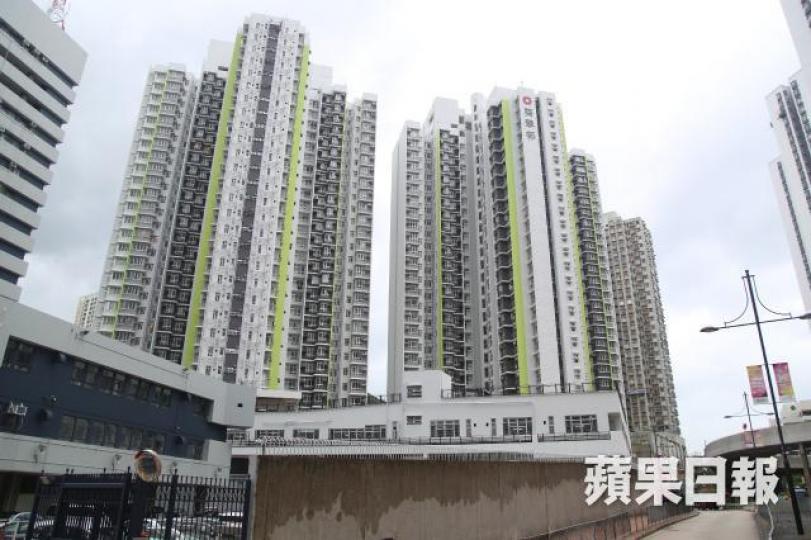 ■民主黨早前再替葵翠邨居民覆驗食水,未有再發現鉛水超標情況。資料圖片 ■民主黨早前再替葵翠邨居民覆驗食水,未有再發現鉛水超標情況。資料圖片
