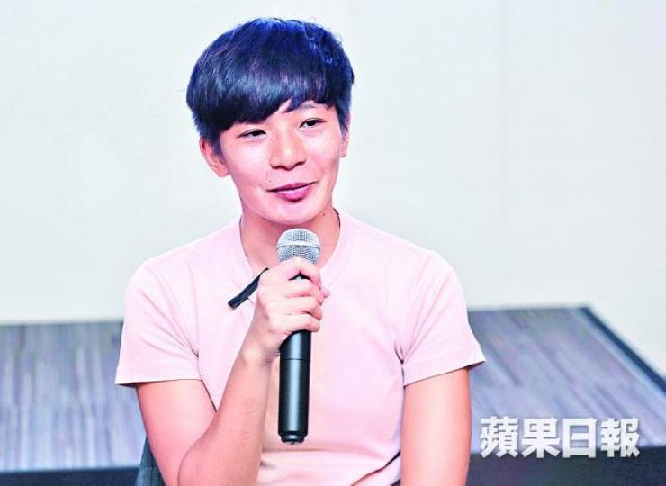 Natalie【傳統手術】■有病人做傳統開刀手術,腳部留下顯著疤痕。【微創手術】■Natalie做微創手術,僅留小孔疤痕。 Natalie【傳統手術】■有病人做傳統開刀手術,腳部留下顯著疤痕。【微創手術】■Natalie做微創手術,僅留小孔疤痕。