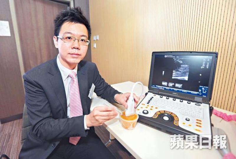 ■袁智斌醫生稱微創手術用超聲波協助引線，患者毋須縫針。