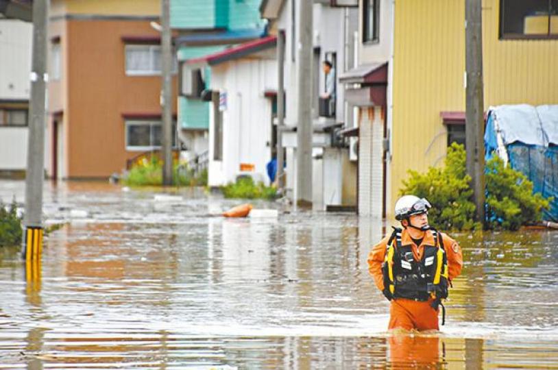 ■山形縣戶澤村暴雨成災，嚴重水浸。互聯網