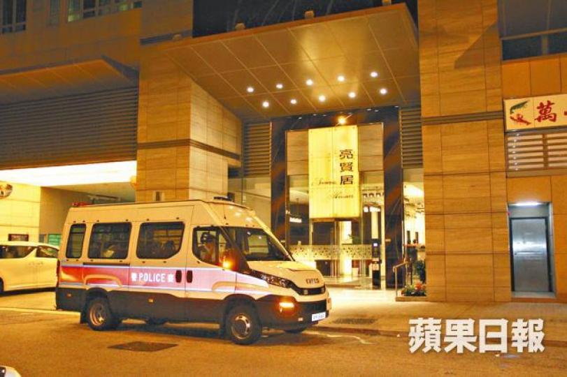 ■燒炭死亡母女同住大角嘴詩歌舞街亮賢居一個單位。