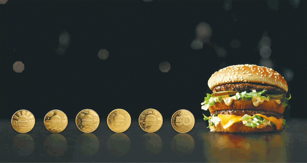 ■MacCoin全套有5款，背面設計（右）則一樣。■黑龍江有麥當勞分店排起換代幣長龍。■每枚MacCoin可免費兌換一個巨無霸。■上海有市民排隊時中暑不適。