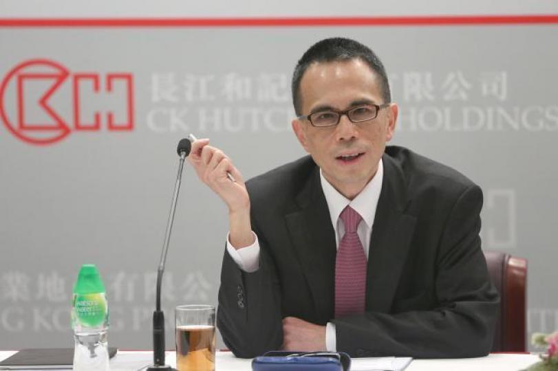 ■長和收入穩定，派息又大幅增加，慢慢可以歸納為收息股。圖為長和主席李澤鉅。　資料圖片
