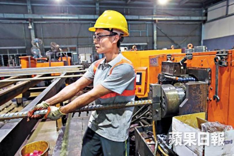 ■人和負責為承建商加工鋼筋,強調有自動化設備確保質量。黎樹雄攝 ■人和負責為承建商加工鋼筋,強調有自動化設備確保質量。黎樹雄攝