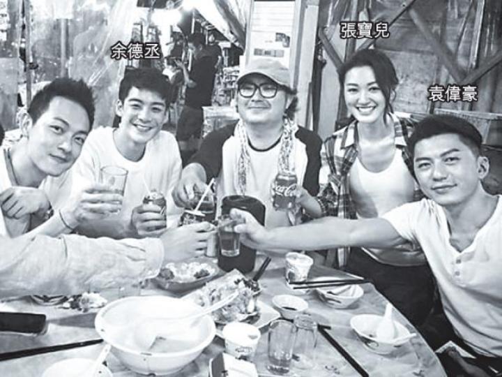 ■張寶兒貼出黑白照,解釋是因為錯誤設定filter。互聯網圖片■李雯希代余媽媽發佈余德丞病況,被指抽水。 ■張寶兒貼出黑白照,解釋是因為錯誤設定filter。互聯網圖片■李雯希代余媽媽發佈余德丞病況,被指抽水。