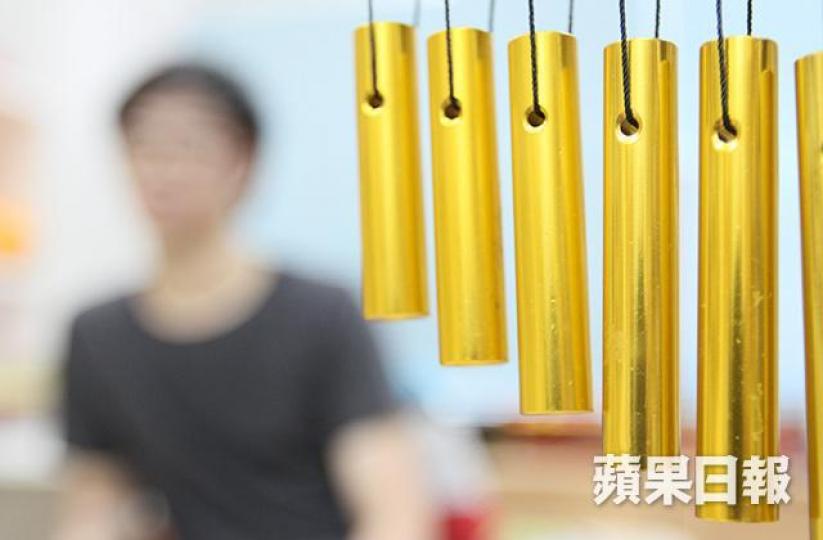 ■20多歲的John玩釣魚機玩到借大耳窿欠債30萬元。張軍攝 ■20多歲的John玩釣魚機玩到借大耳窿欠債30萬元。張軍攝